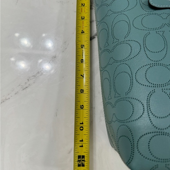 Coach Gallery Tote Bag In Signature Leather - Picture 10 of 10